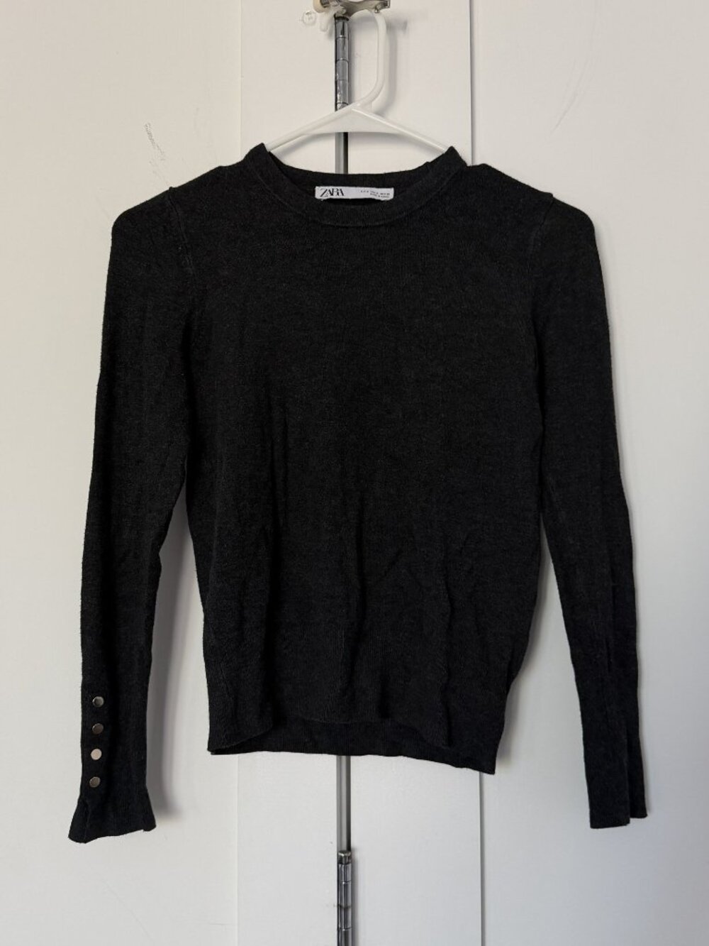 Zara Fitted Crewneck Knit Sweater Snap Cuffs Charcoal